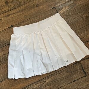 ALO yoga varsity tennis skirt in core white